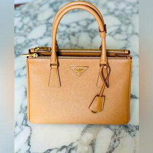 *New* PRADA Galleria medium shoulder bag